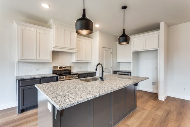 514 Hillcrest Circle, Justin, TX 76247