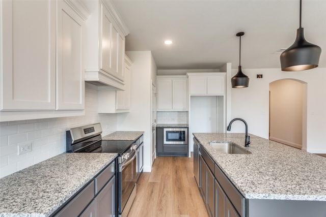 514 Hillcrest Circle, Justin, TX 76247