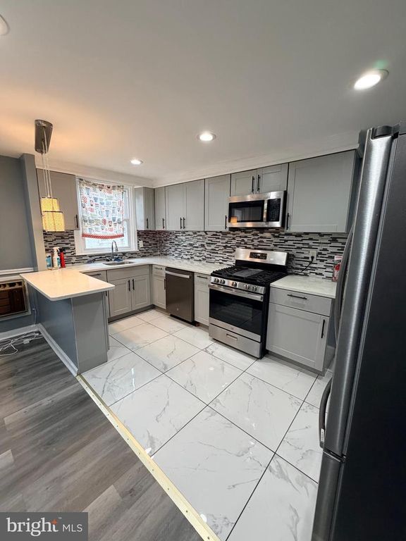 234 HAMPDEN RD, Upper Darby, PA 19082