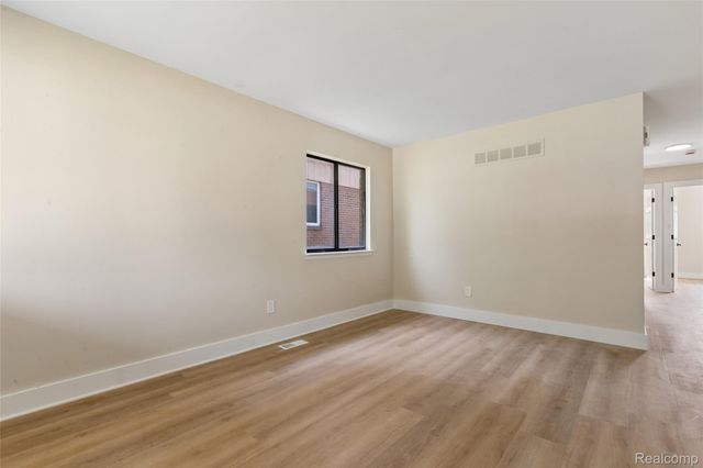 20869 Panama Street, Warren, MI 48091
