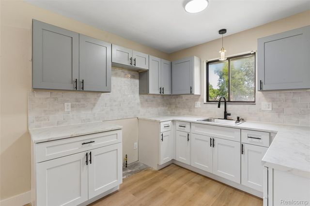 20869 Panama Street, Warren, MI 48091