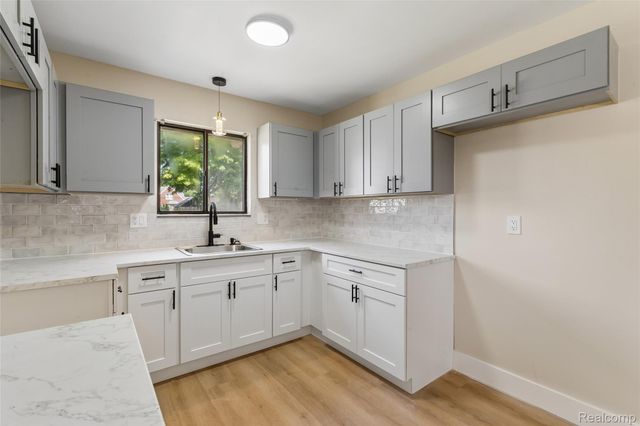20869 Panama Street, Warren, MI 48091