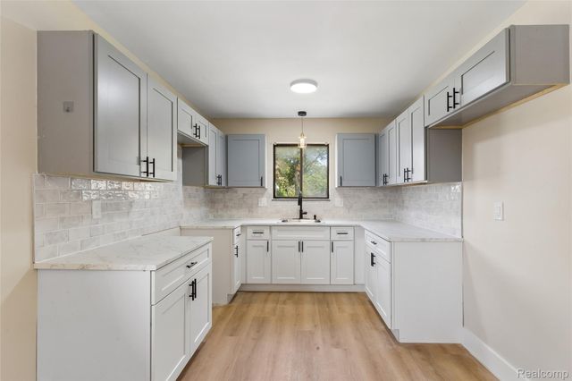 20869 Panama Street, Warren, MI 48091