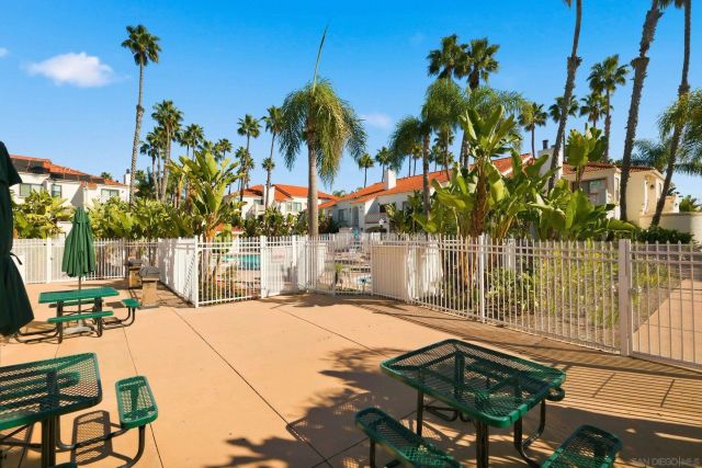 9454 Twin Trails Dr 103, San Diego, CA 92129