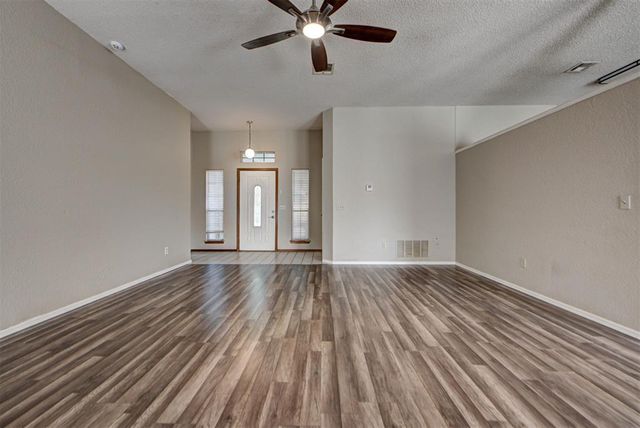 2620 Sequoyah Avenue, Moore, OK 73160