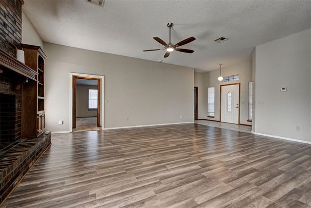 2620 Sequoyah Avenue, Moore, OK 73160