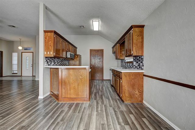 2620 Sequoyah Avenue, Moore, OK 73160