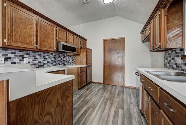 2620 Sequoyah Avenue, Moore, OK 73160