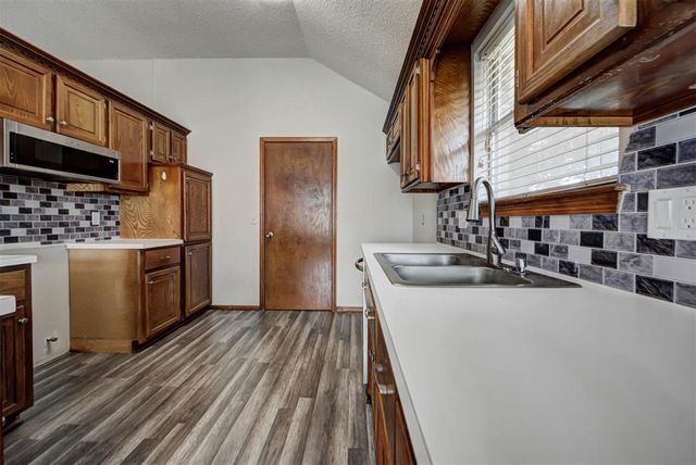 2620 Sequoyah Avenue, Moore, OK 73160