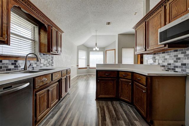 2620 Sequoyah Avenue, Moore, OK 73160