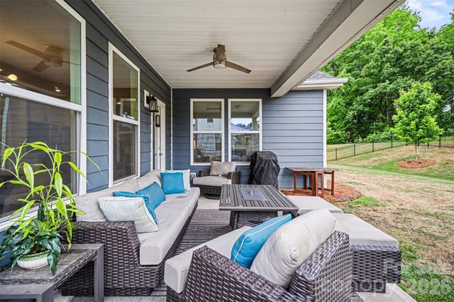6043 Jepson Court, Charlotte, NC 28214