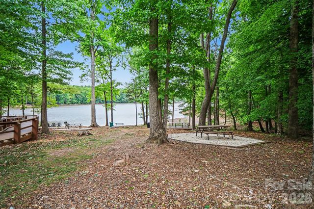 6043 Jepson Court, Charlotte, NC 28214