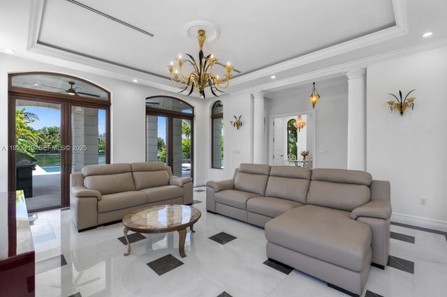 919 92nd St, Surfside, FL 33154