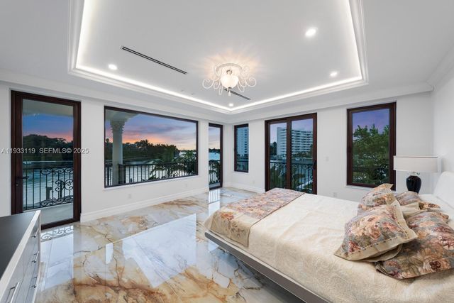 919 92nd St, Surfside, FL 33154