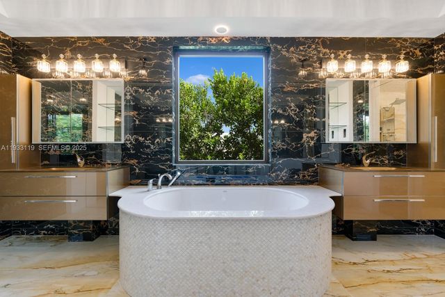 919 92nd St, Surfside, FL 33154