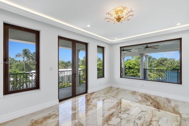 919 92nd St, Surfside, FL 33154