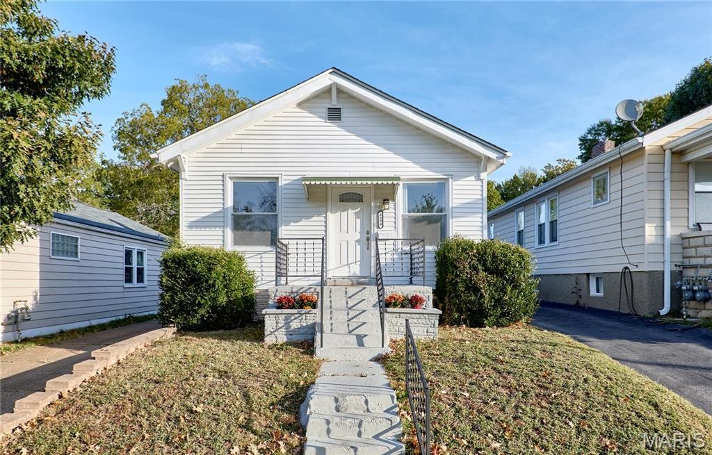 6339 Marquette Avenue, St Louis, MO 63139