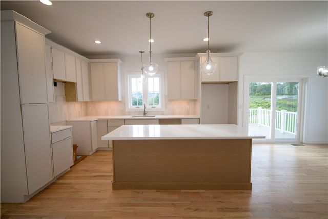 50 Bunker Hill Crossing, Portsmouth, RI 02871