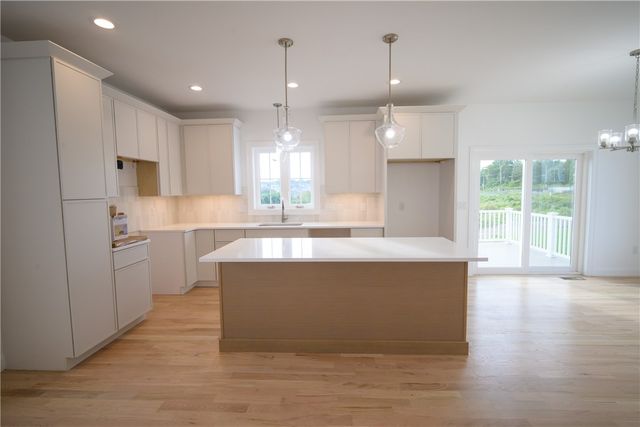 50 Bunker Hill Crossing, Portsmouth, RI 02871
