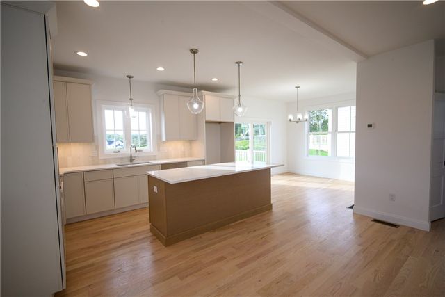 50 Bunker Hill Crossing, Portsmouth, RI 02871