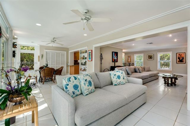 9830 SW 69th Ave, Pinecrest, FL 33156