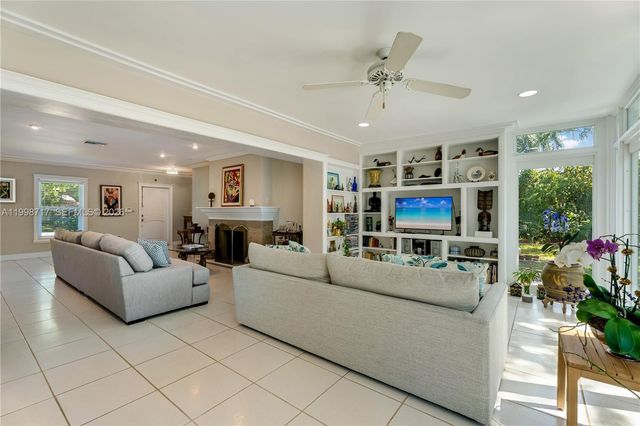 9830 SW 69th Ave, Pinecrest, FL 33156