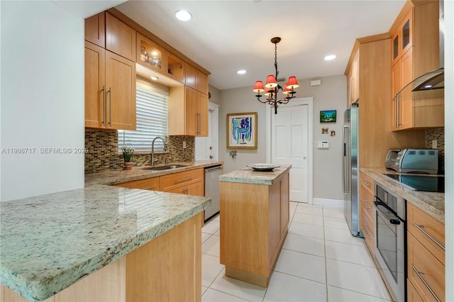 9830 SW 69th Ave, Pinecrest, FL 33156