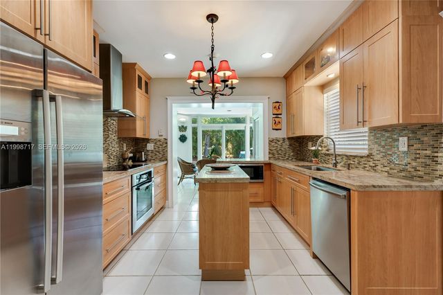 9830 SW 69th Ave, Pinecrest, FL 33156