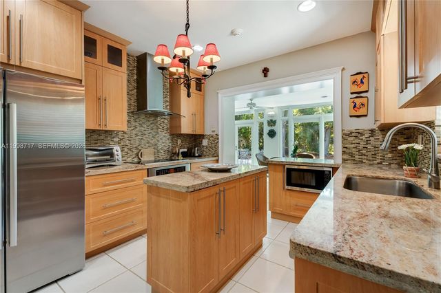 9830 SW 69th Ave, Pinecrest, FL 33156