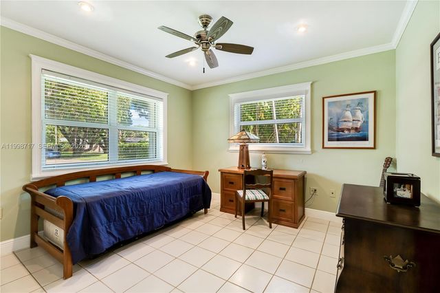 9830 SW 69th Ave, Pinecrest, FL 33156