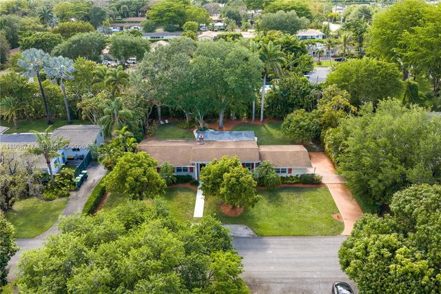 9830 SW 69th Ave, Pinecrest, FL 33156