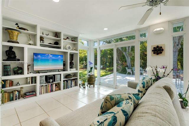 9830 SW 69th Ave, Pinecrest, FL 33156