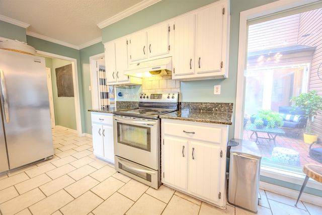 1835 BRIERBROOK RD, Germantown, TN 38138