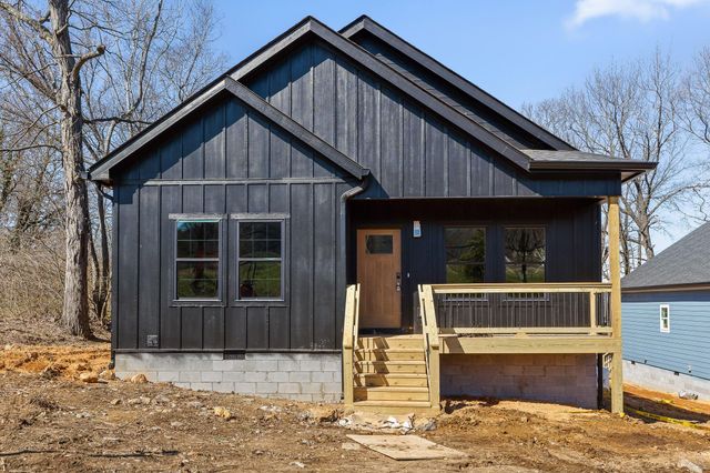 909 N Chamberlain Avenue, Chattanooga, TN 37406