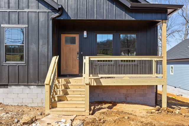 909 N Chamberlain Avenue, Chattanooga, TN 37406