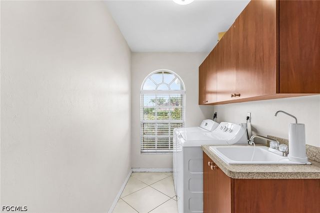1721 SW 30th TER, Cape Coral, FL 33914
