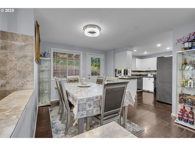 11877 Sw MORNING HILL Dr, Tigard, OR 97223