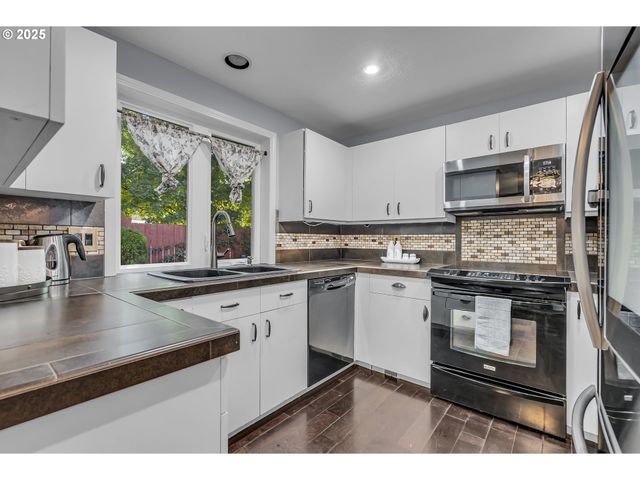11877 Sw MORNING HILL Dr, Tigard, OR 97223