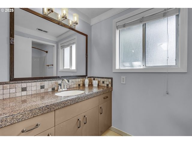 11877 Sw MORNING HILL Dr, Tigard, OR 97223