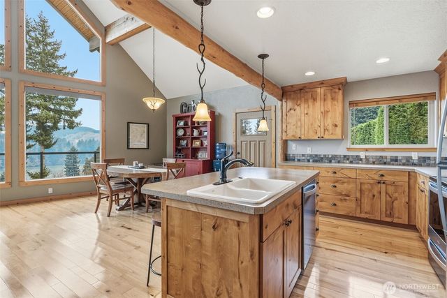 101 Lighthouse Lane, Mossyrock, WA 98564