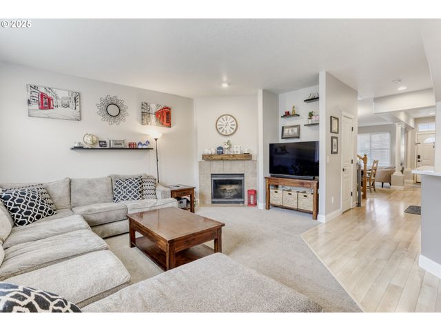 821 N 27TH Ave, Cornelius, OR 97113