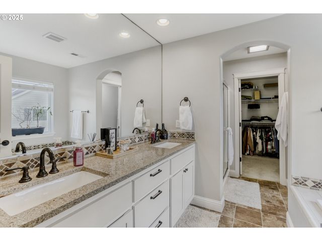 821 N 27TH Ave, Cornelius, OR 97113