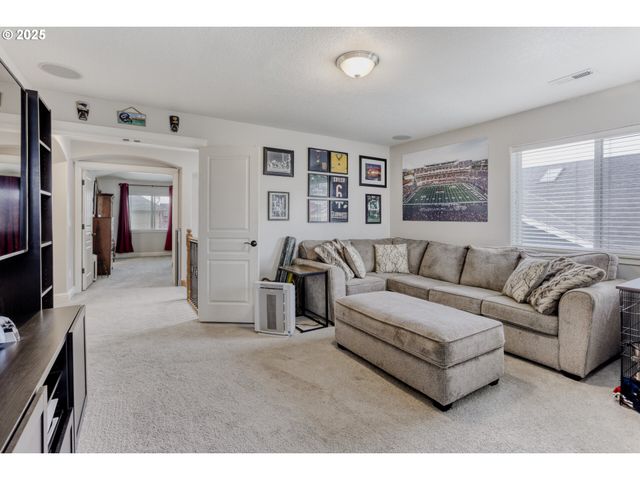 821 N 27TH Ave, Cornelius, OR 97113