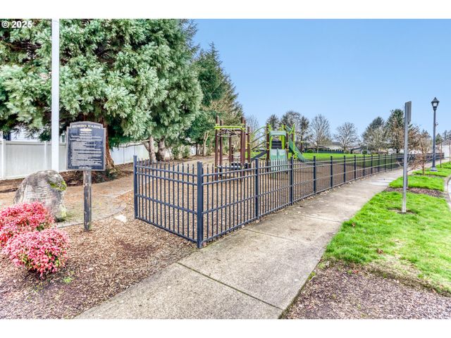 821 N 27TH Ave, Cornelius, OR 97113