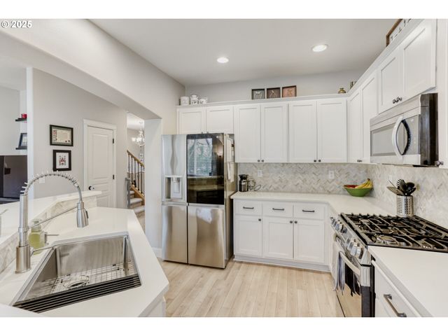 821 N 27TH Ave, Cornelius, OR 97113