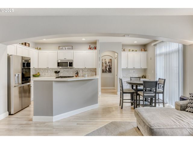 821 N 27TH Ave, Cornelius, OR 97113