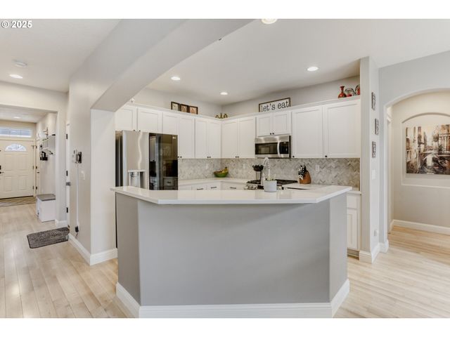 821 N 27TH Ave, Cornelius, OR 97113