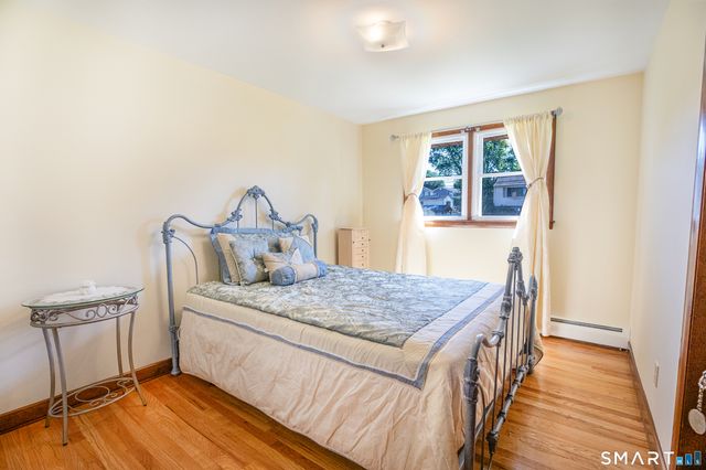 17 School House Road, Newington, CT 06111