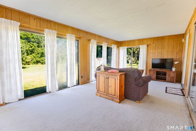 17 School House Road, Newington, CT 06111
