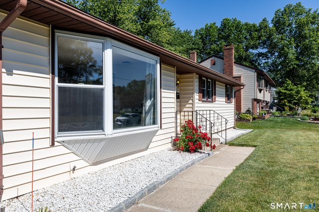 17 School House Road, Newington, CT 06111